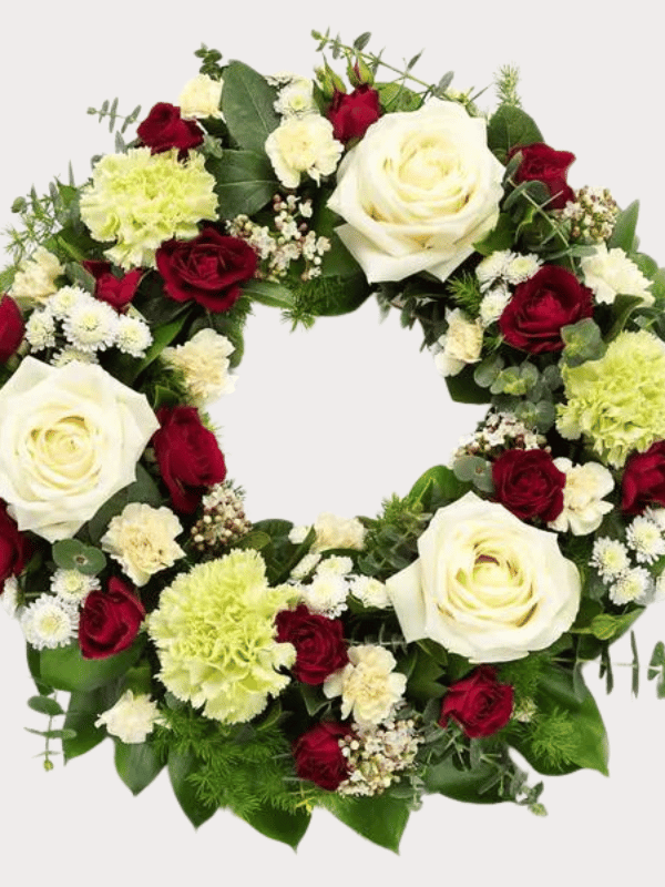 Couronne funéraire : hommage respectueux avec des arrangements floraux élégants